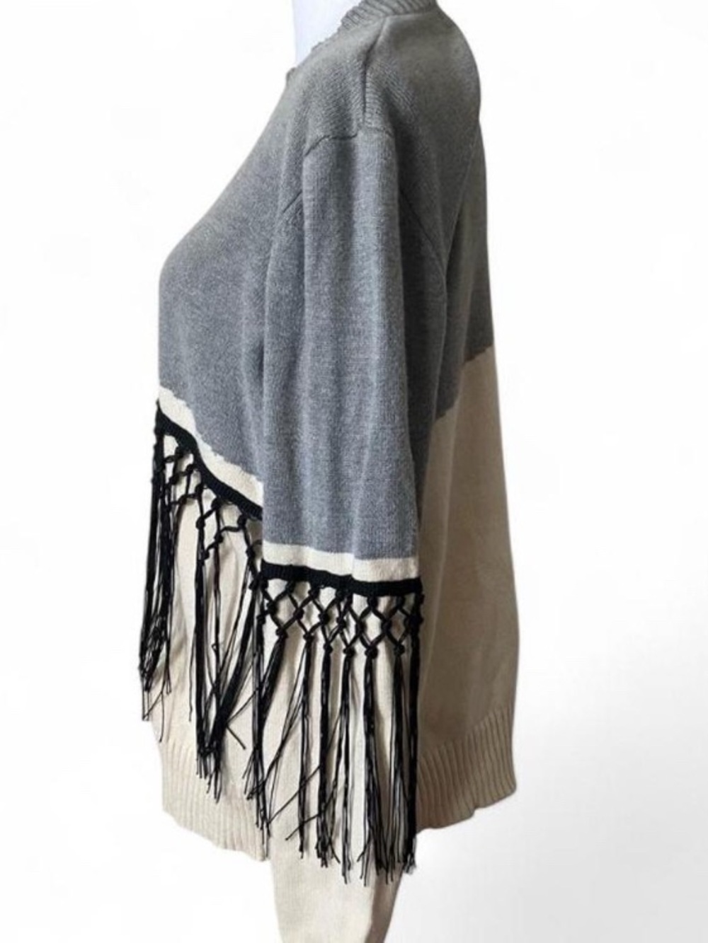 Neiman Marcus Gray Cream Colorblock Fringe Crewneck Sweater size Large - Picture 3 of 9